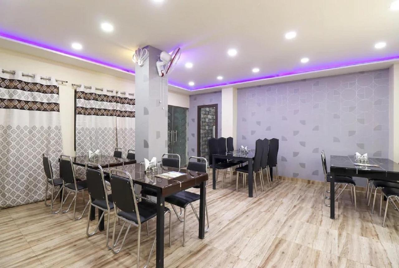 Hotel Aadesh Palace Varanasi Dış mekan fotoğraf