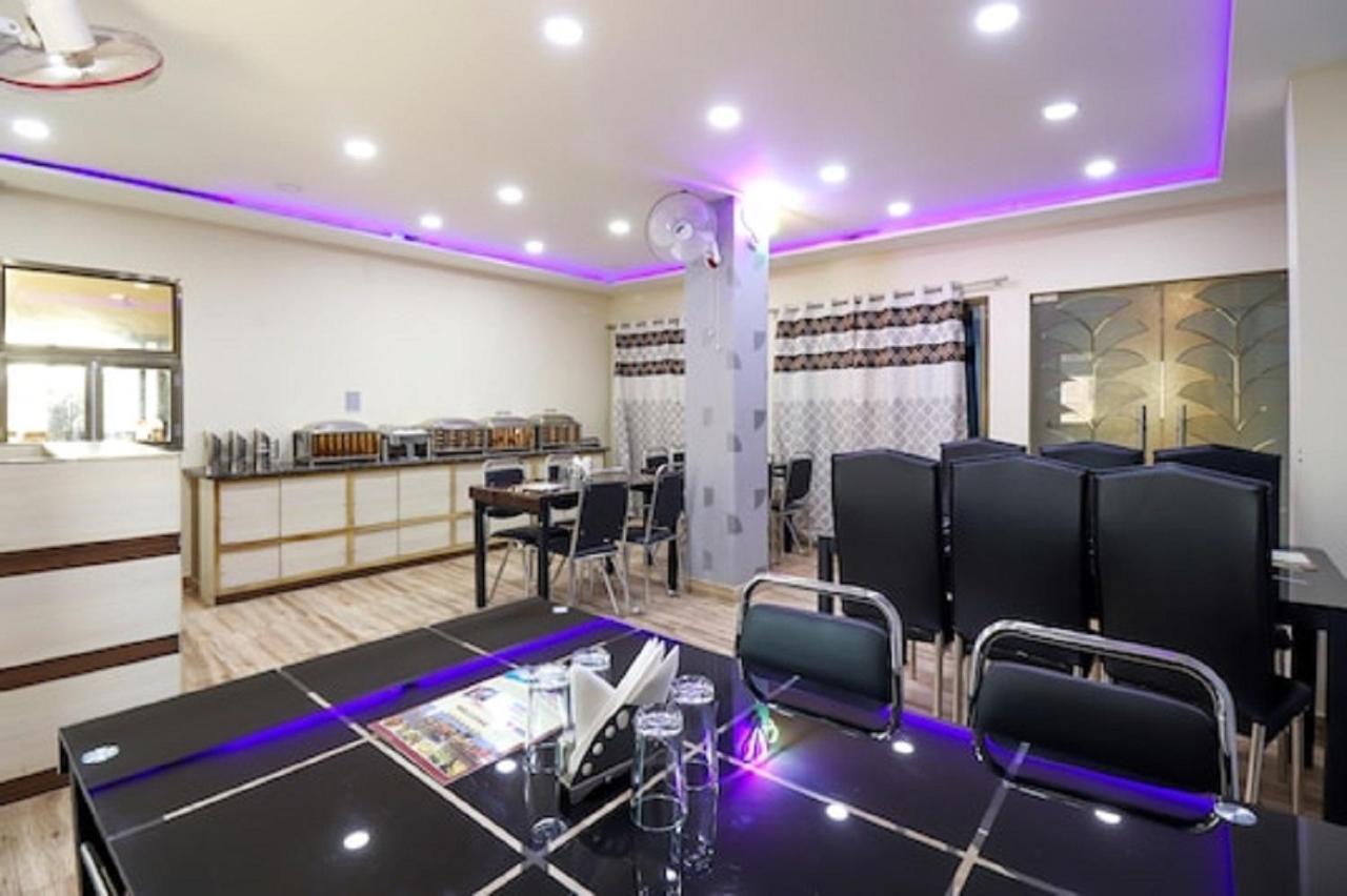Hotel Aadesh Palace Varanasi Dış mekan fotoğraf