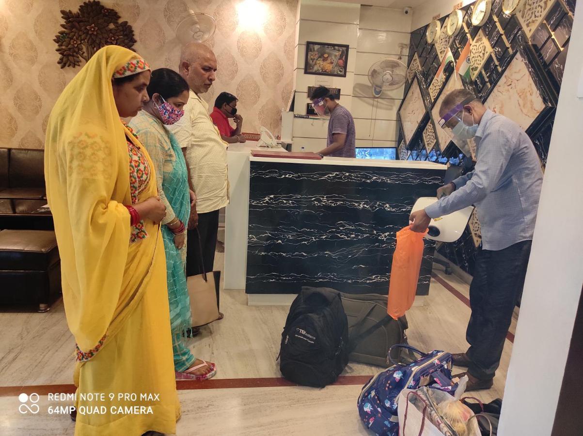 Hotel Aadesh Palace Varanasi Dış mekan fotoğraf
