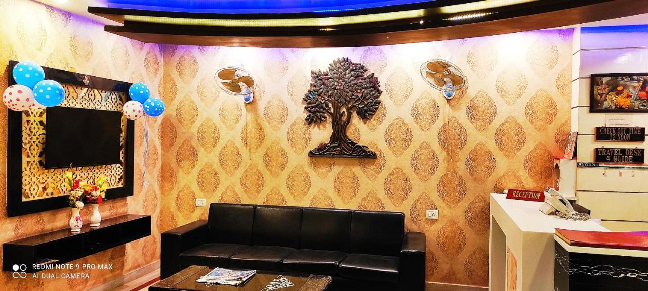 Hotel Aadesh Palace Varanasi Dış mekan fotoğraf