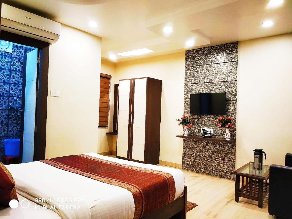 Hotel Aadesh Palace Varanasi Dış mekan fotoğraf
