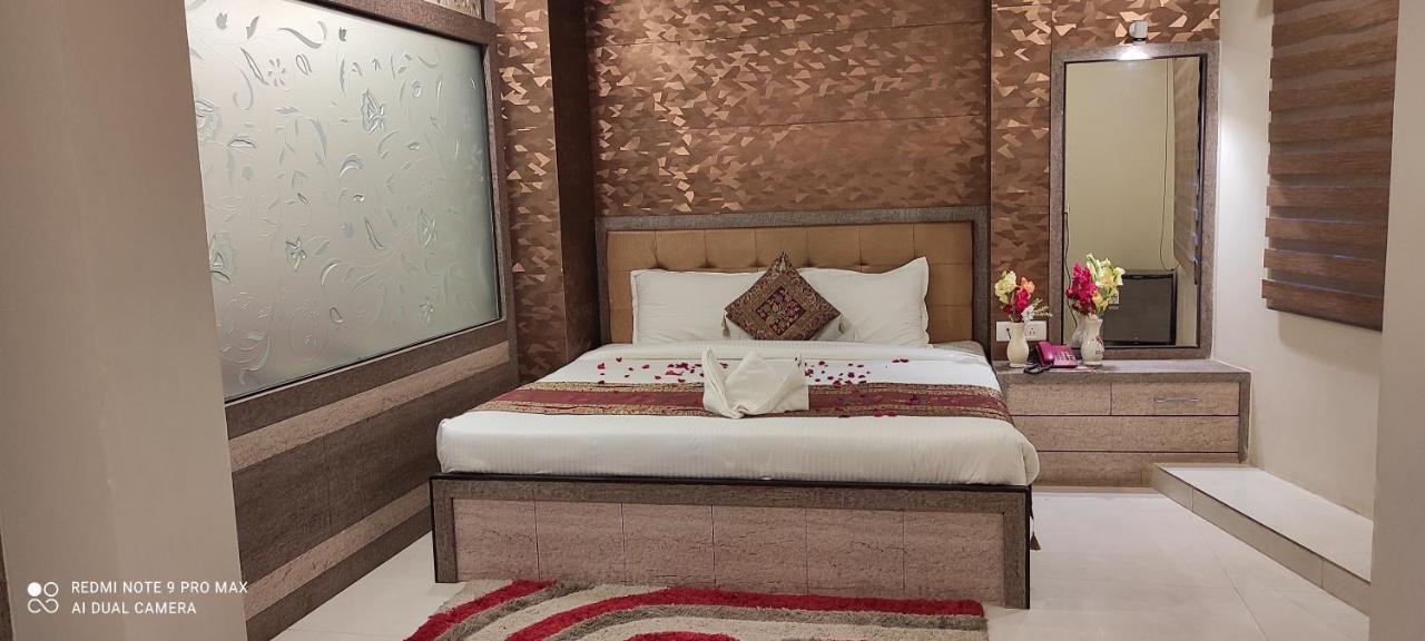 Hotel Aadesh Palace Varanasi Dış mekan fotoğraf