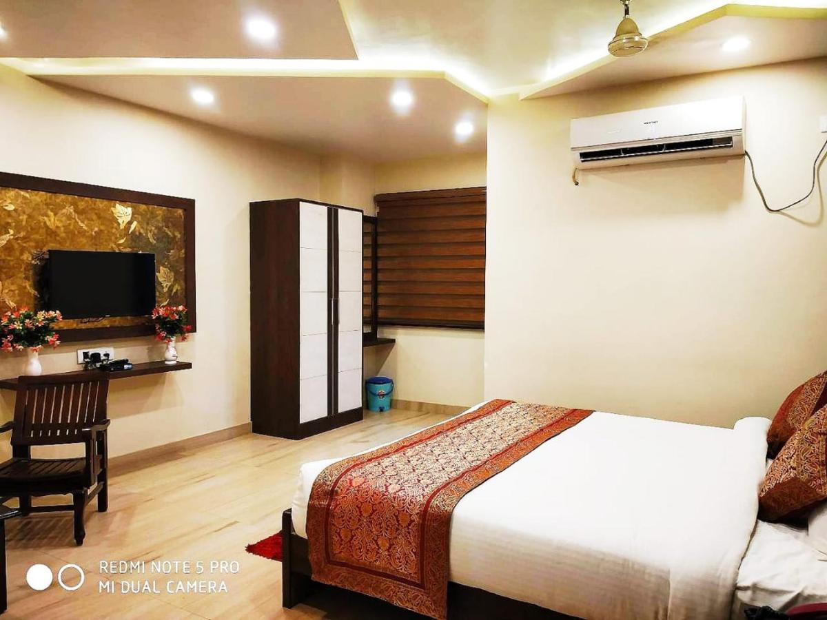 Hotel Aadesh Palace Varanasi Dış mekan fotoğraf