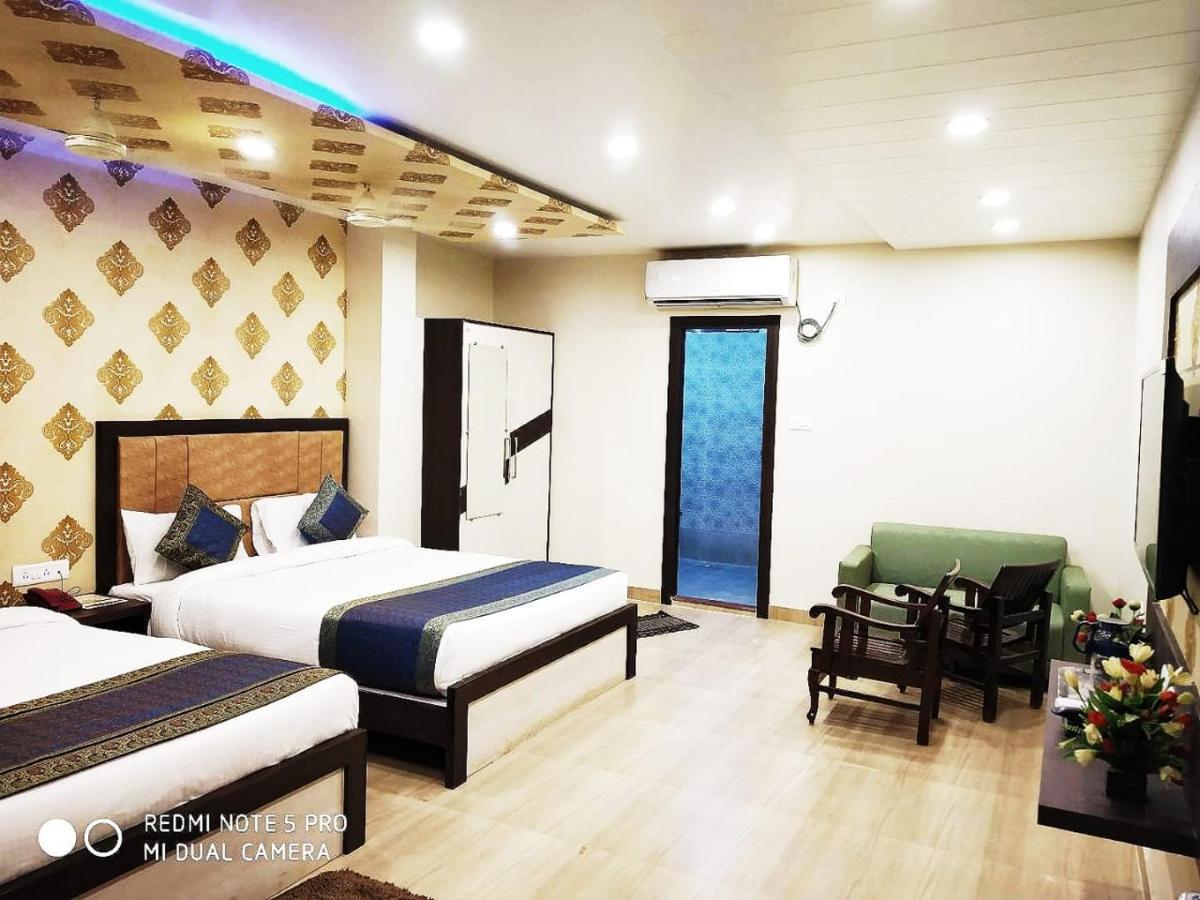 Hotel Aadesh Palace Varanasi Dış mekan fotoğraf