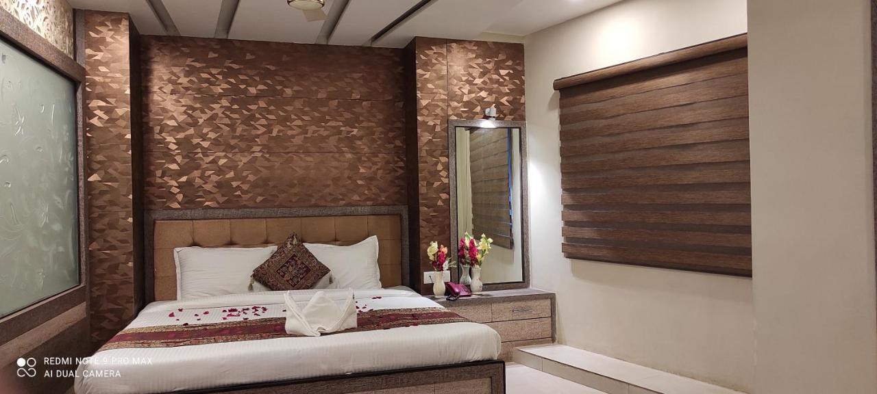 Hotel Aadesh Palace Varanasi Dış mekan fotoğraf