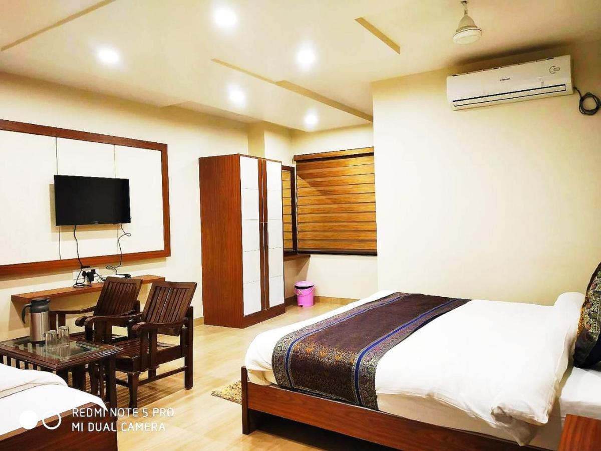 Hotel Aadesh Palace Varanasi Dış mekan fotoğraf
