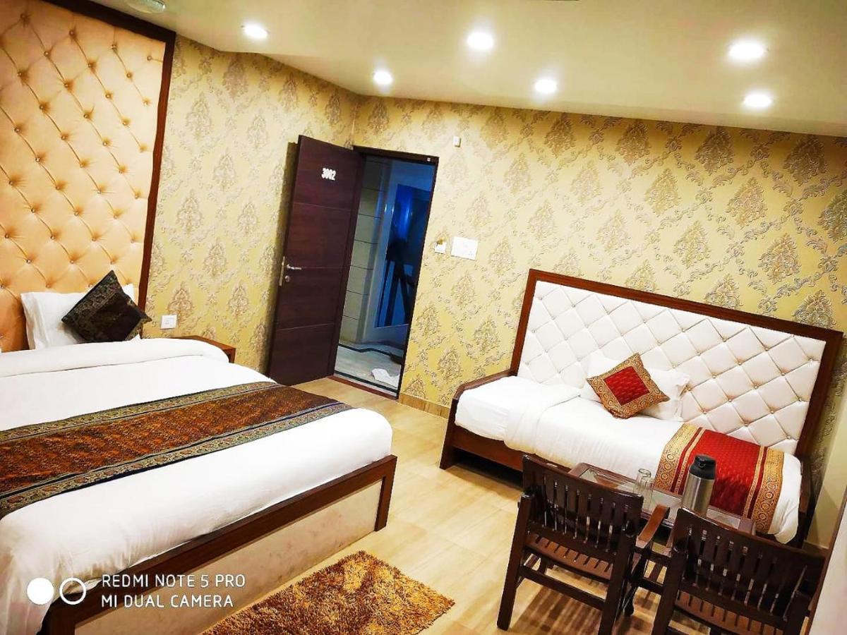 Hotel Aadesh Palace Varanasi Dış mekan fotoğraf