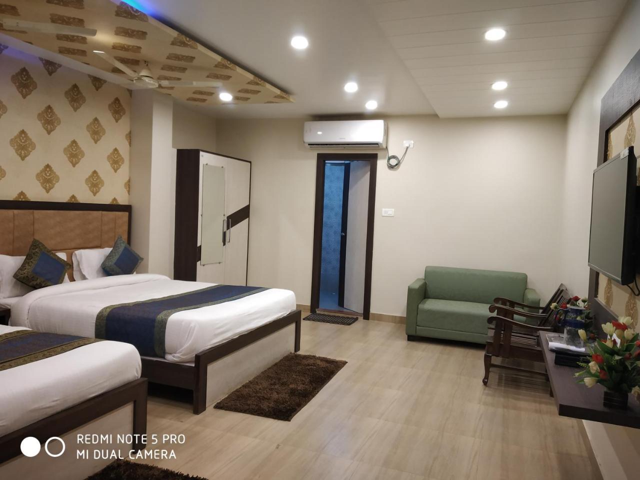 Hotel Aadesh Palace Varanasi Dış mekan fotoğraf