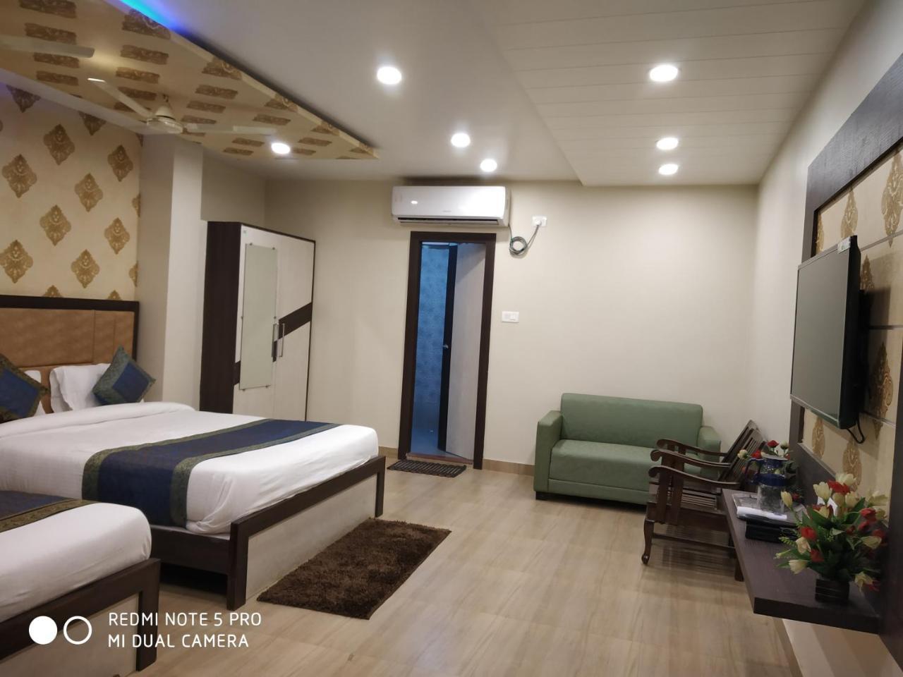 Hotel Aadesh Palace Varanasi Dış mekan fotoğraf