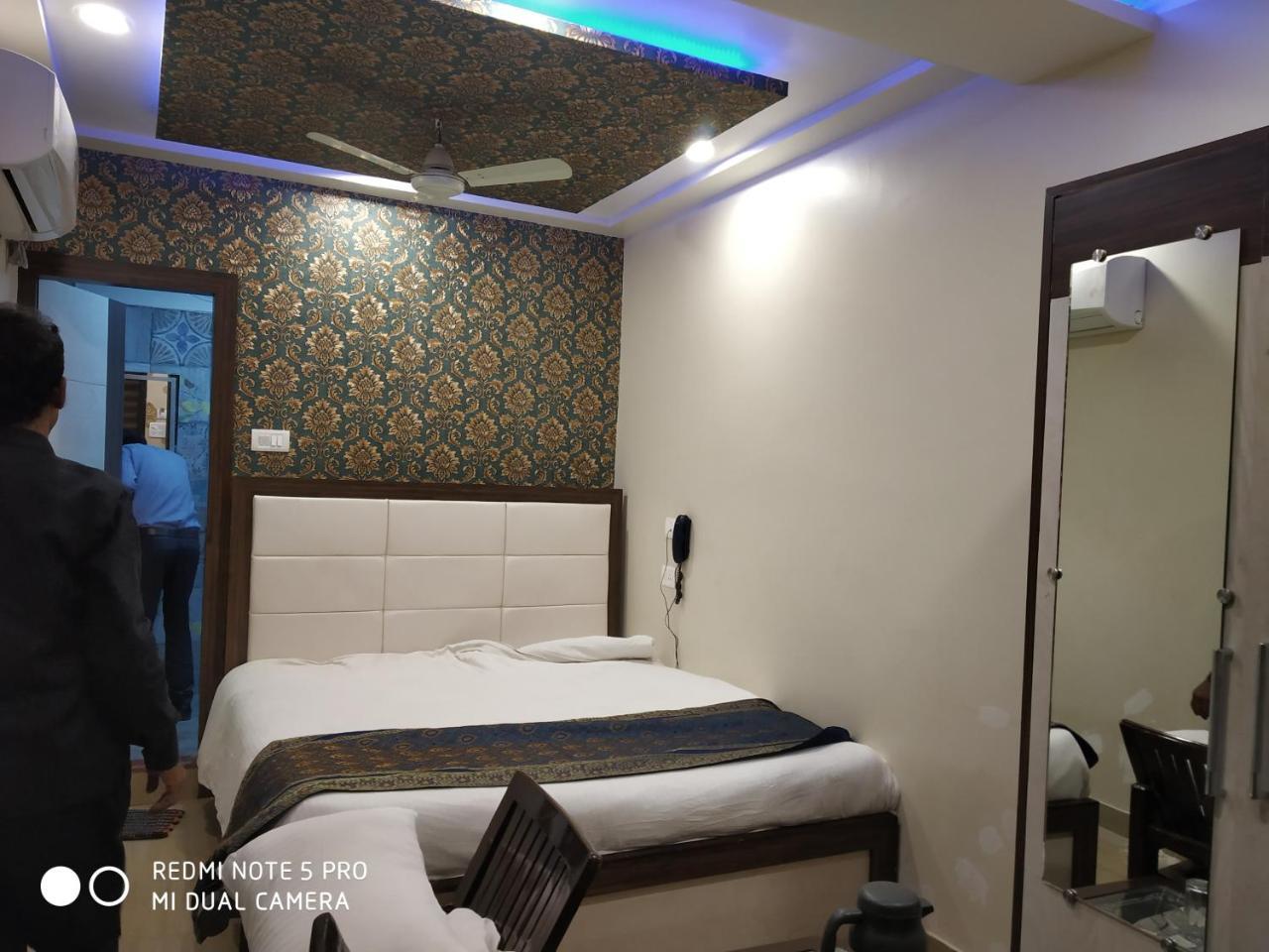 Hotel Aadesh Palace Varanasi Dış mekan fotoğraf