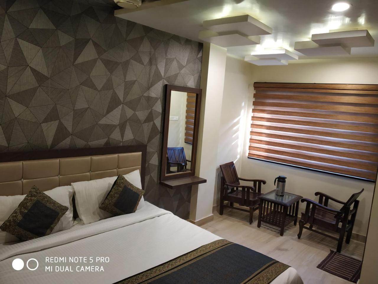 Hotel Aadesh Palace Varanasi Dış mekan fotoğraf
