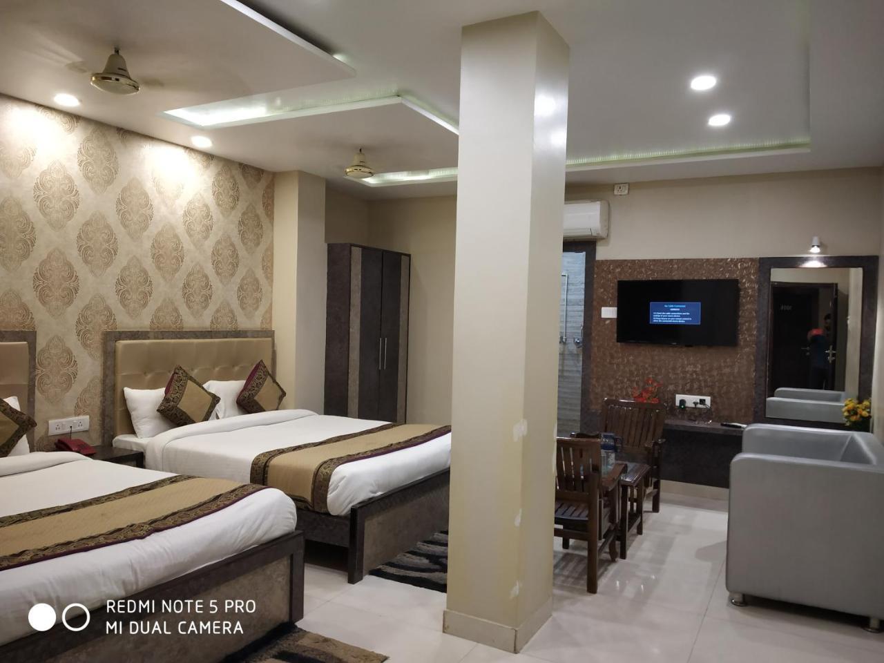 Hotel Aadesh Palace Varanasi Dış mekan fotoğraf