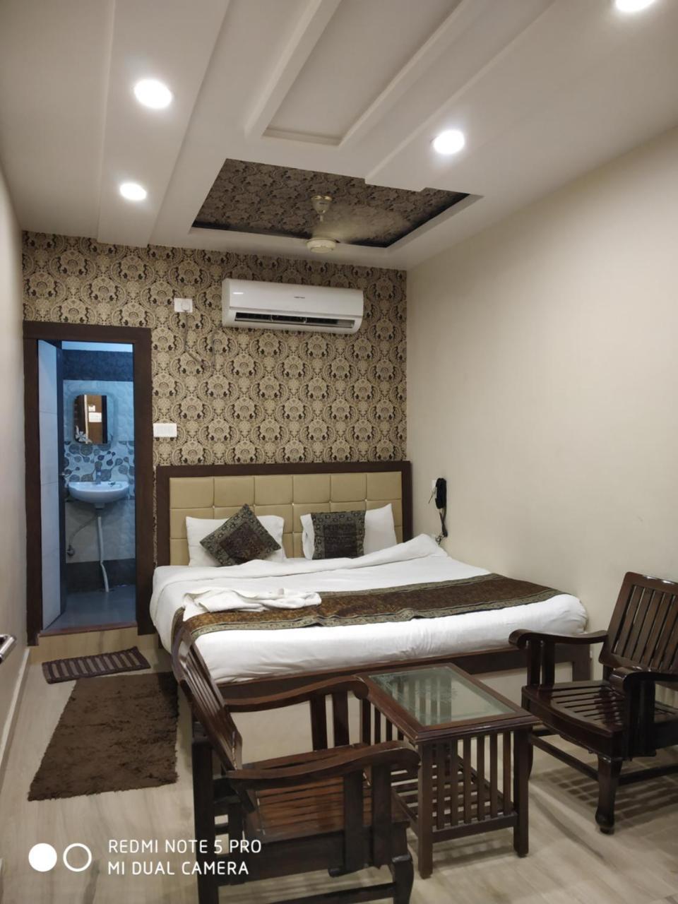 Hotel Aadesh Palace Varanasi Dış mekan fotoğraf