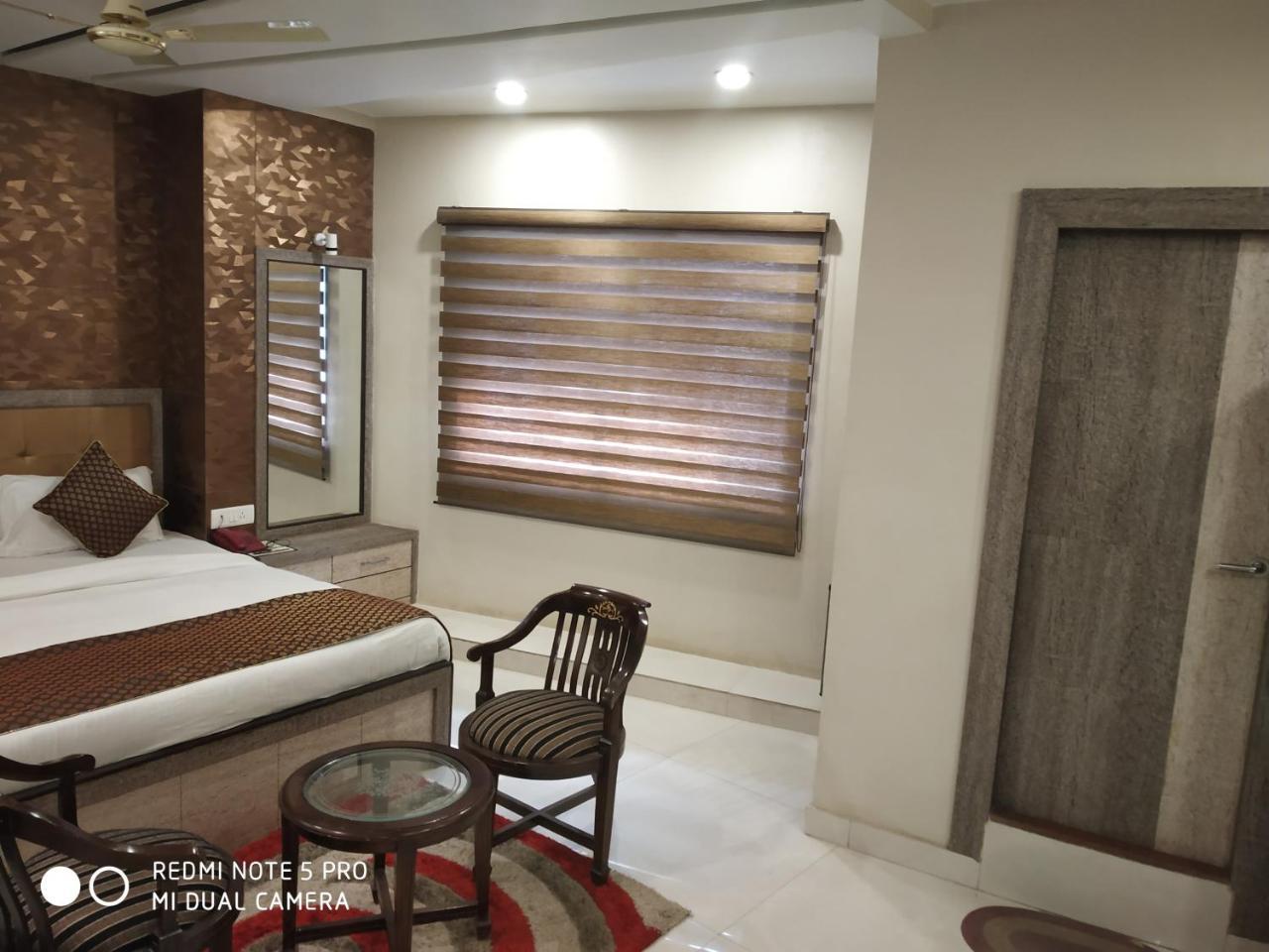Hotel Aadesh Palace Varanasi Dış mekan fotoğraf