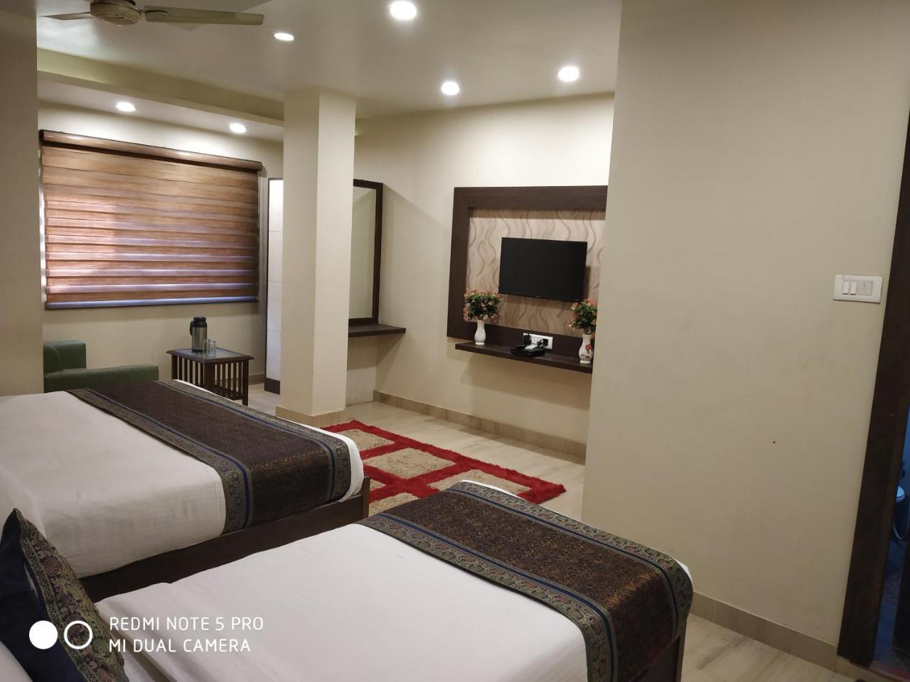 Hotel Aadesh Palace Varanasi Dış mekan fotoğraf