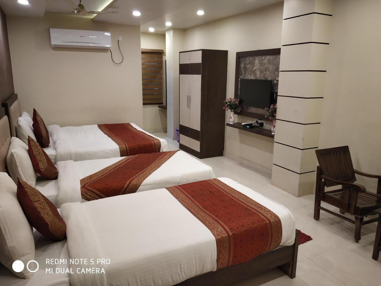 Hotel Aadesh Palace Varanasi Dış mekan fotoğraf