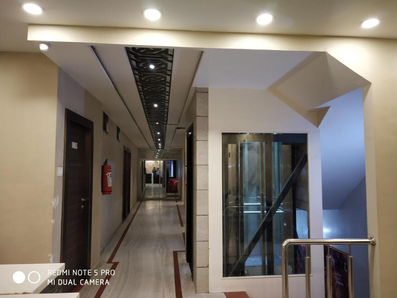 Hotel Aadesh Palace Varanasi Dış mekan fotoğraf