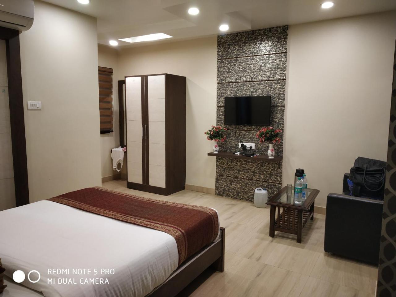 Hotel Aadesh Palace Varanasi Dış mekan fotoğraf