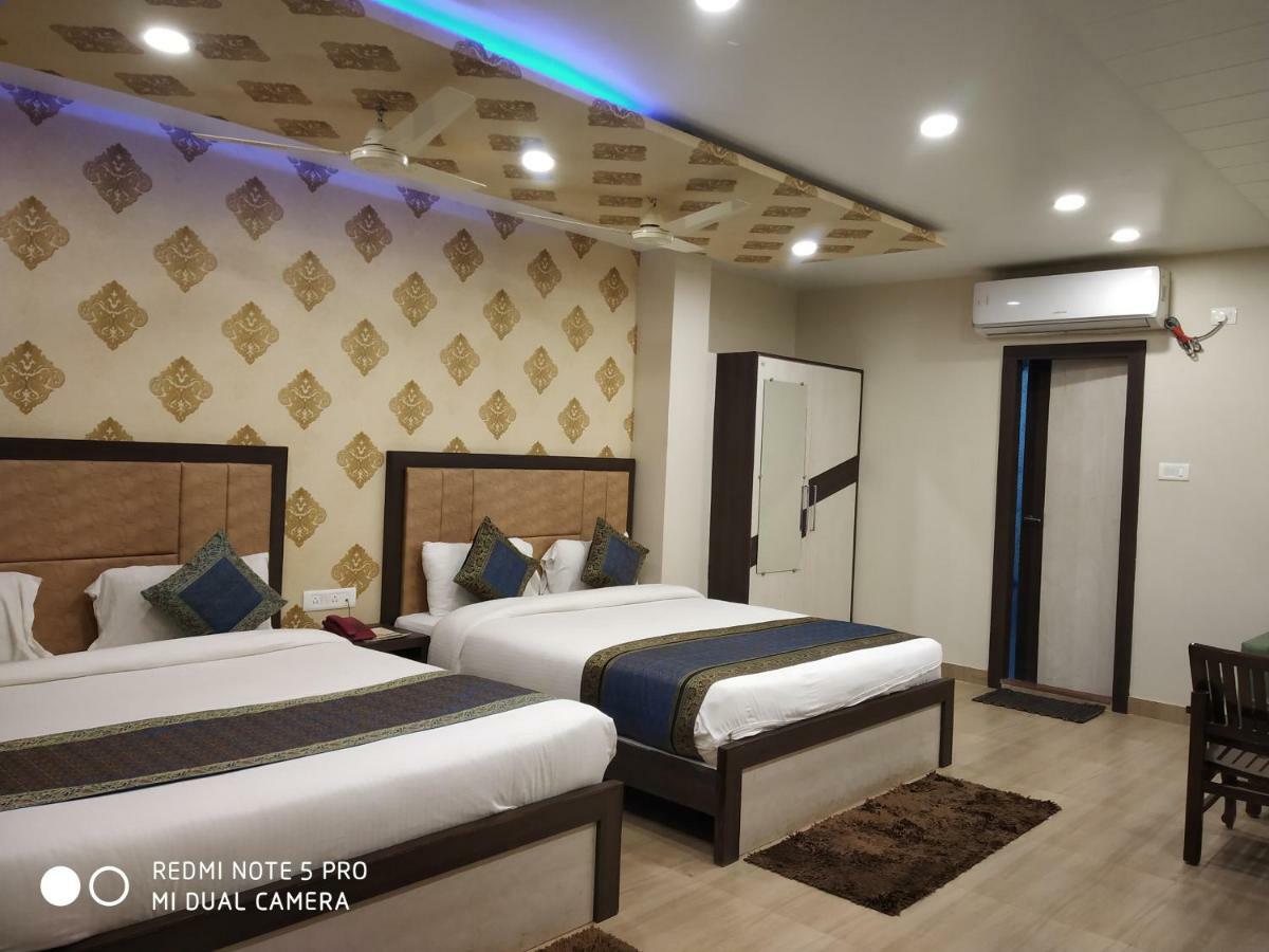 Hotel Aadesh Palace Varanasi Dış mekan fotoğraf