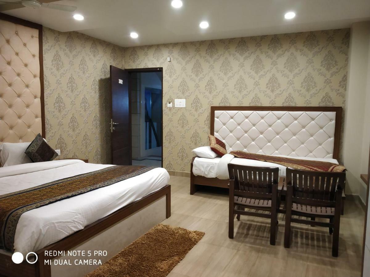 Hotel Aadesh Palace Varanasi Dış mekan fotoğraf