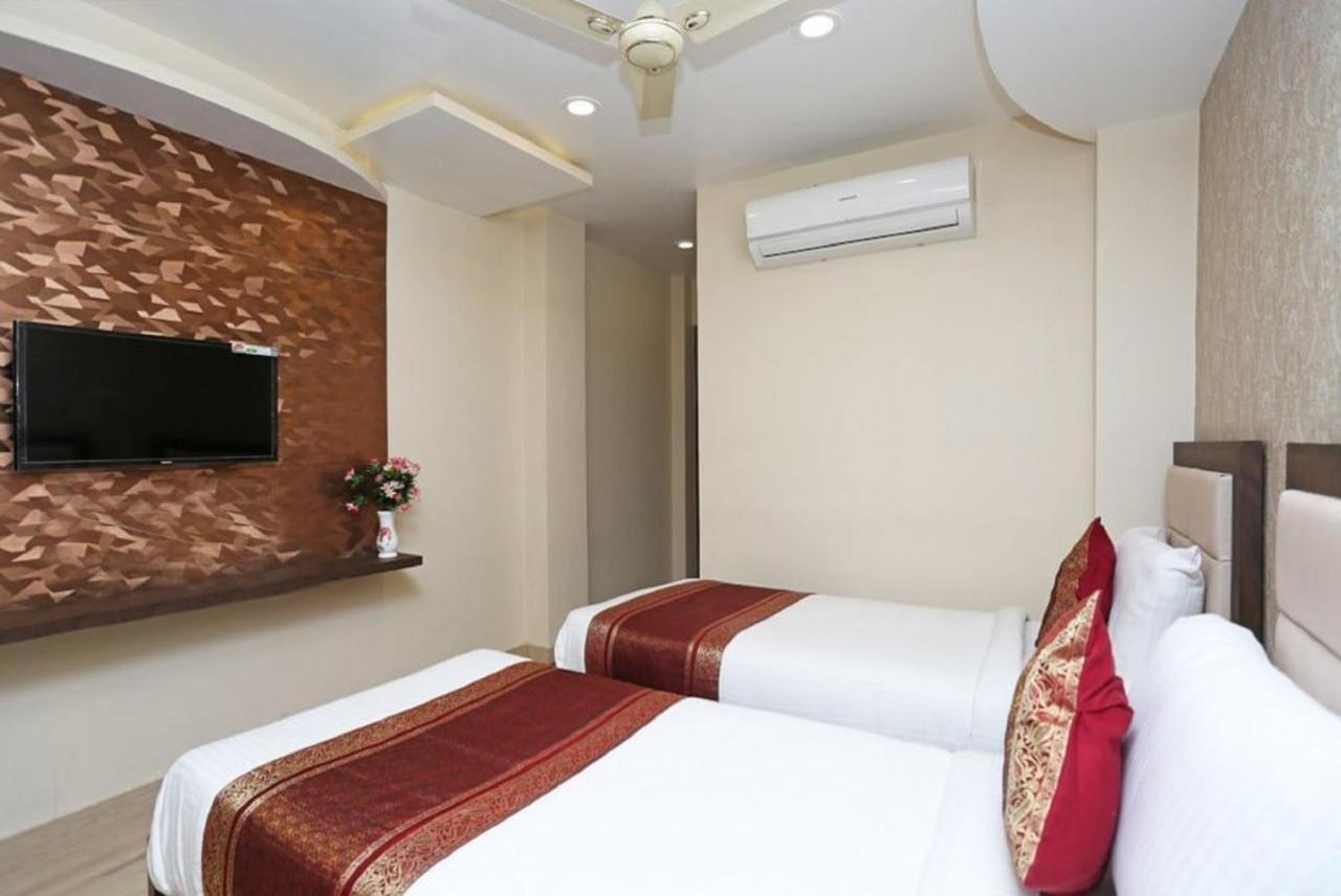 Hotel Aadesh Palace Varanasi Dış mekan fotoğraf