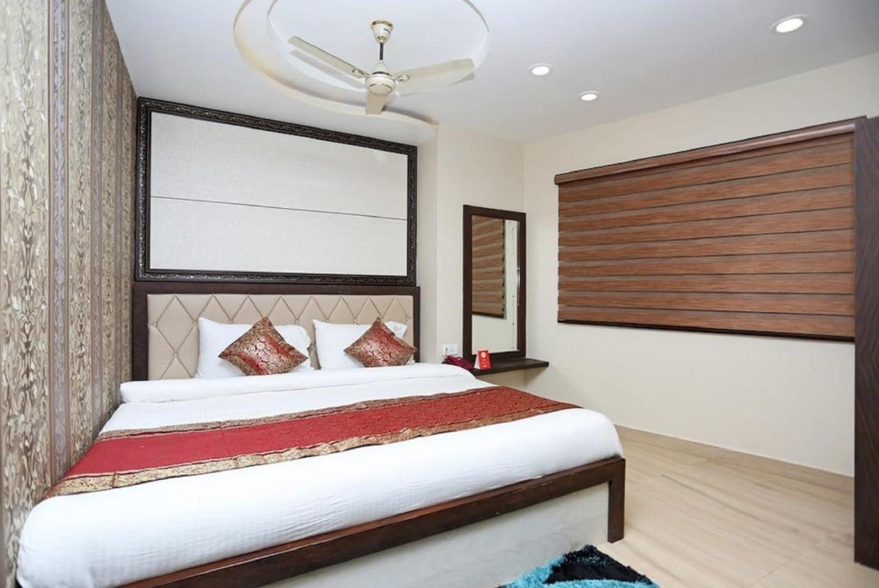 Hotel Aadesh Palace Varanasi Dış mekan fotoğraf