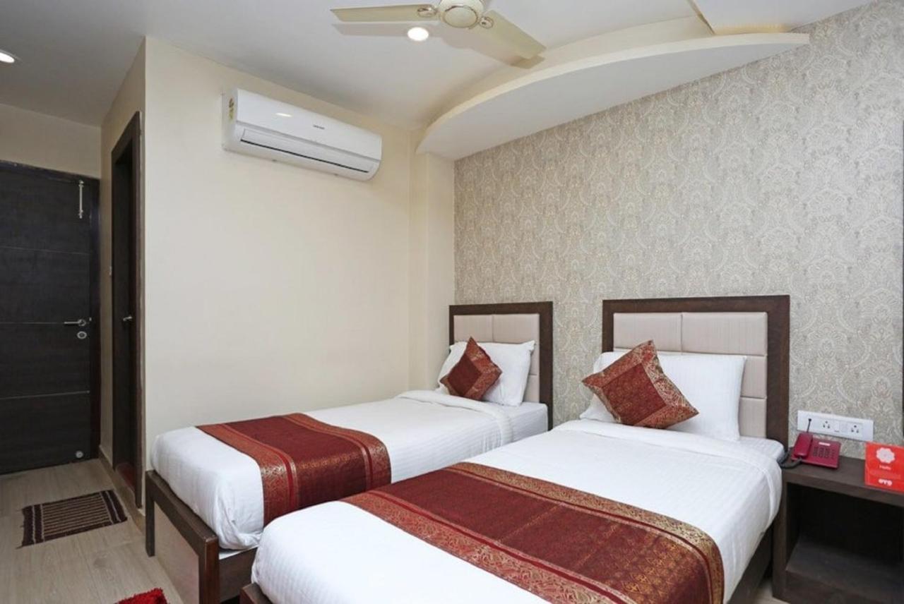 Hotel Aadesh Palace Varanasi Dış mekan fotoğraf