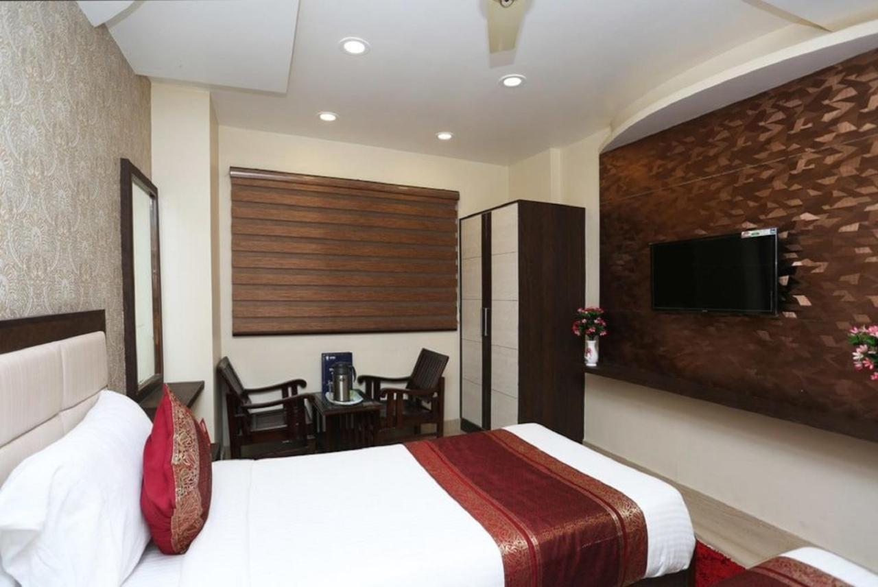 Hotel Aadesh Palace Varanasi Dış mekan fotoğraf
