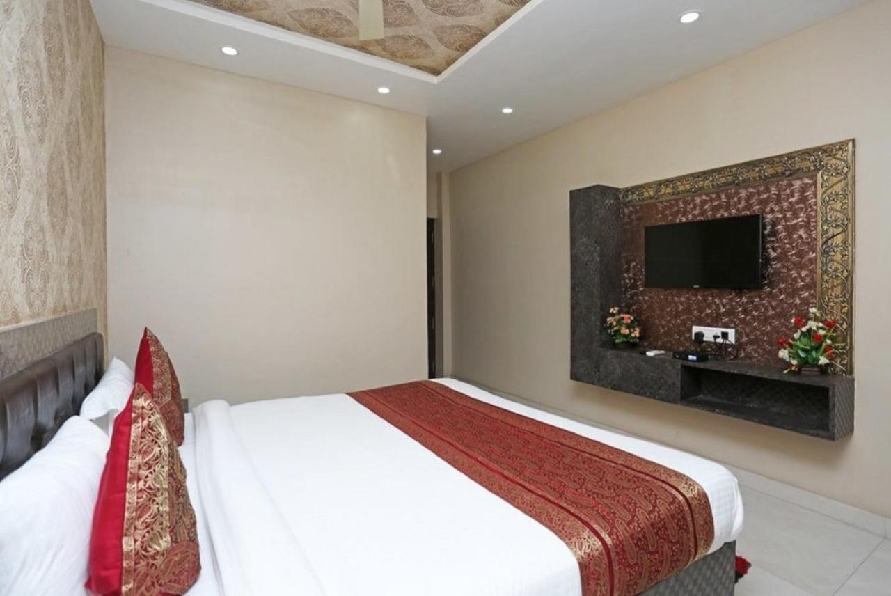 Hotel Aadesh Palace Varanasi Dış mekan fotoğraf